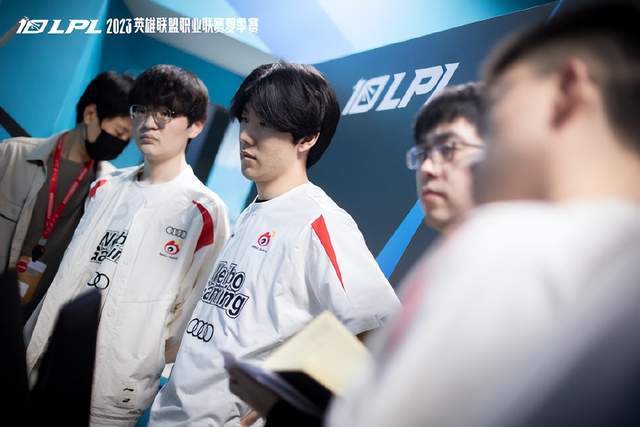 保持稳定的 保持稳定的